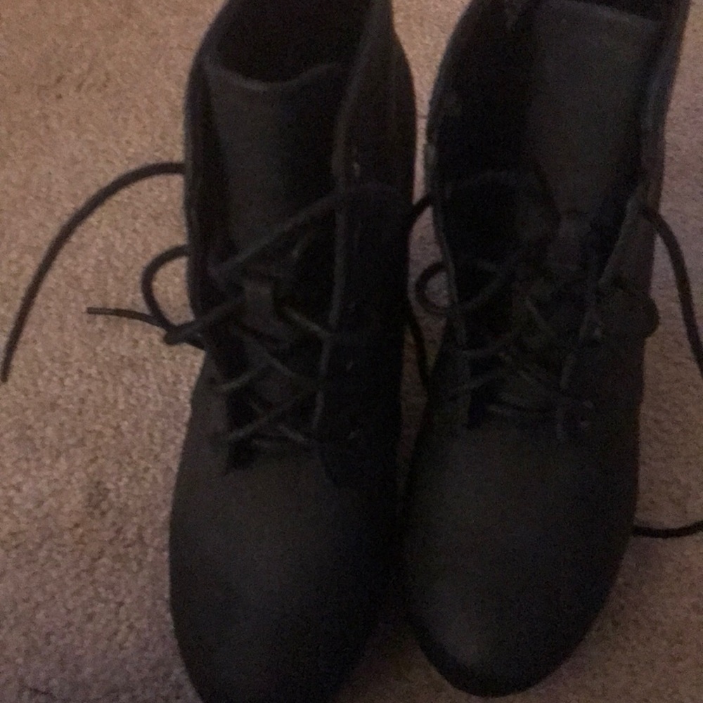 Hardly wore black booties